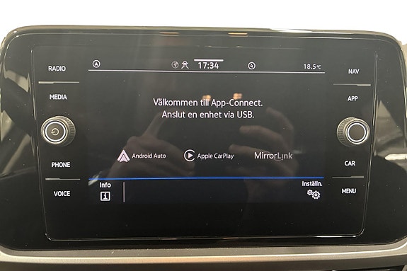 Volkswagen T-Roc 18 of 22