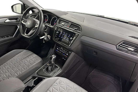Volkswagen Tiguan 15 of 23