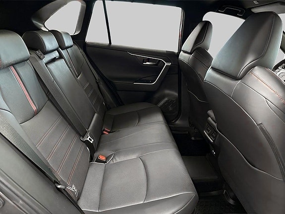 Toyota RAV4 7 of 8