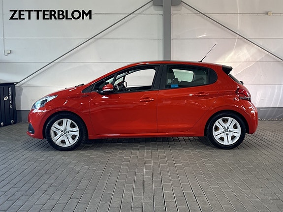 Peugeot 208 2 of 16