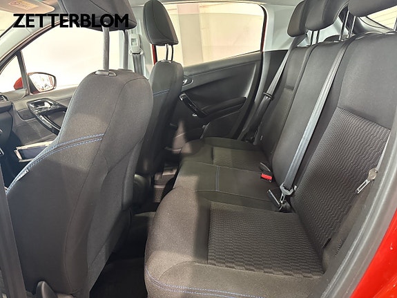 Peugeot 208 9 of 16
