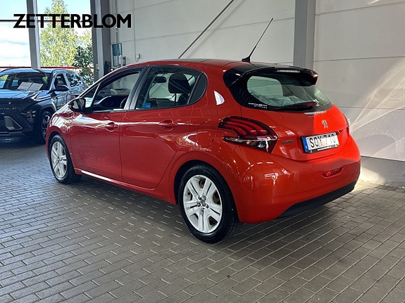 Peugeot 208 3 of 16