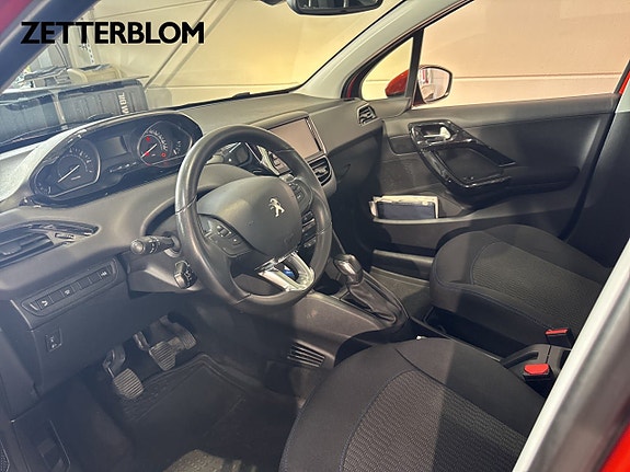 Peugeot 208 8 of 16