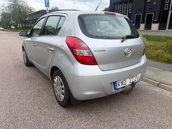 Hyundai i20 2 of 8