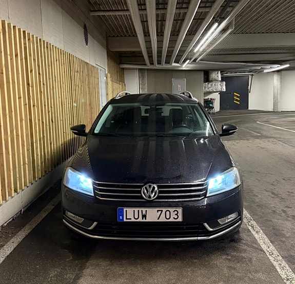 Volkswagen Passat 2 of 8