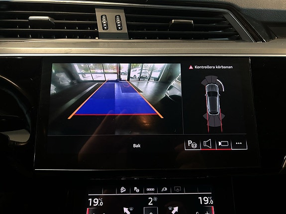 Audi Q8 e-tron 15 of 20