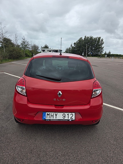 Renault Clio 2 of 6