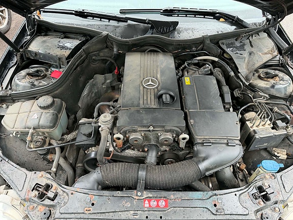 Mercedes-Benz C180 3 of 10