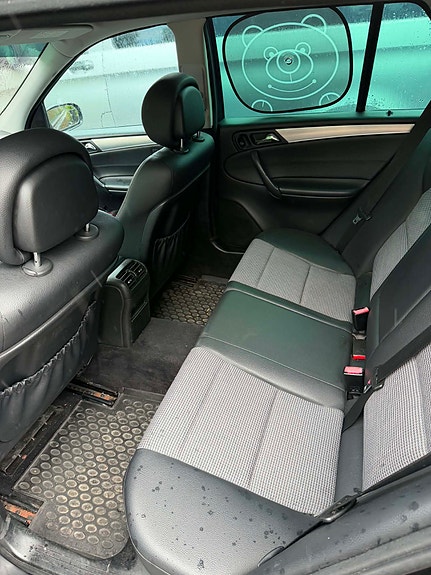 Mercedes-Benz C180 2 of 10