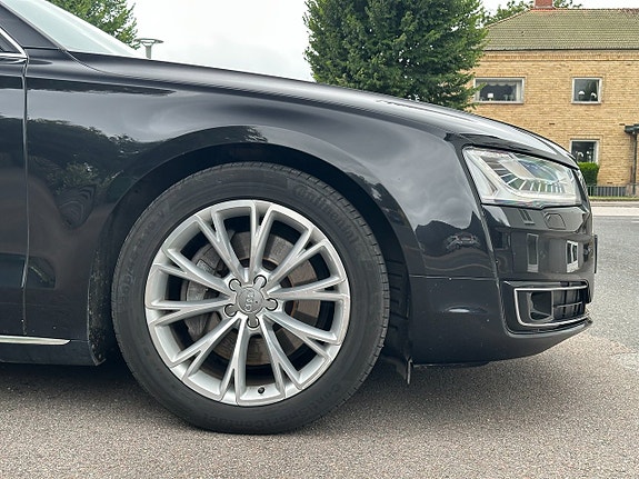 Audi A8 6 of 25