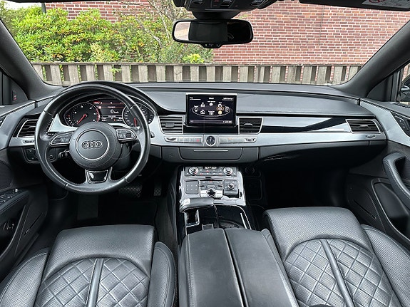 Audi A8 23 of 25