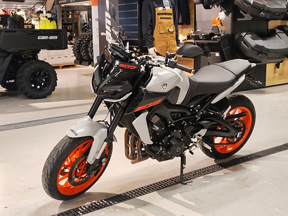 Yamaha MT-09 2 of 7