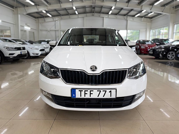 Skoda Fabia 2 of 9