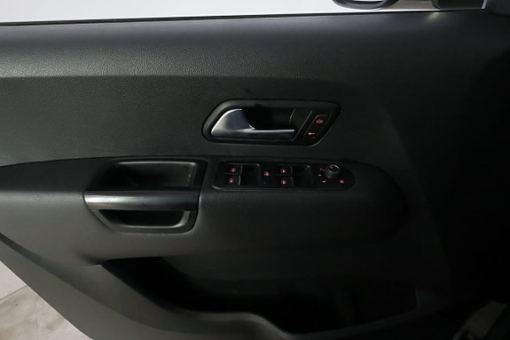 Volkswagen Amarok 25 of 27