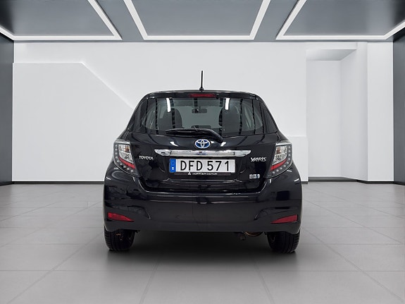 Toyota Yaris 7 of 16