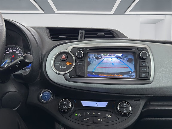 Toyota Yaris 16 of 16