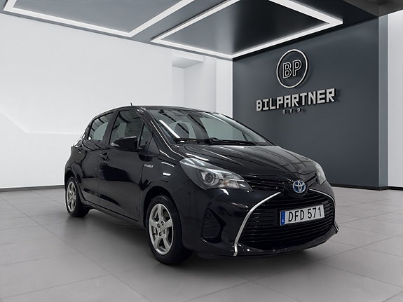 Toyota Yaris 4 of 16