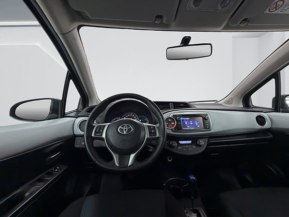 Toyota Yaris 13 of 16