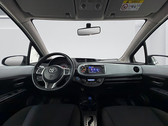 Toyota Yaris 12 of 16