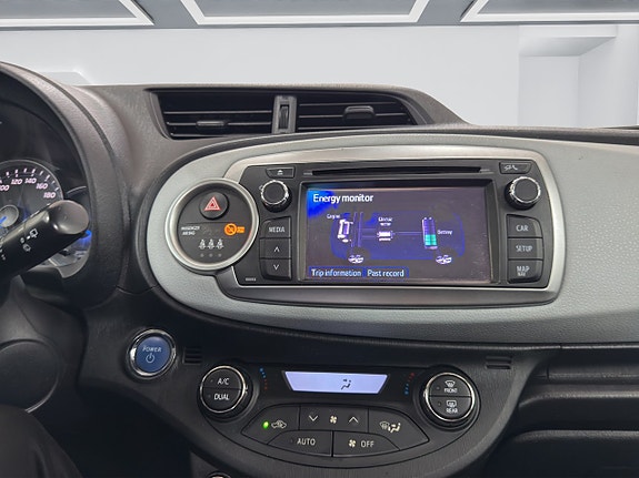 Toyota Yaris 15 of 16