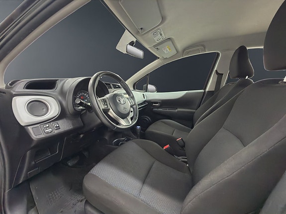 Toyota Yaris 9 of 16