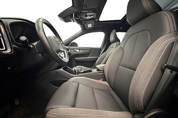 Volvo XC40 12 of 30