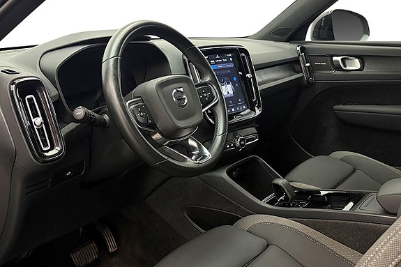 Volvo XC40 13 of 30