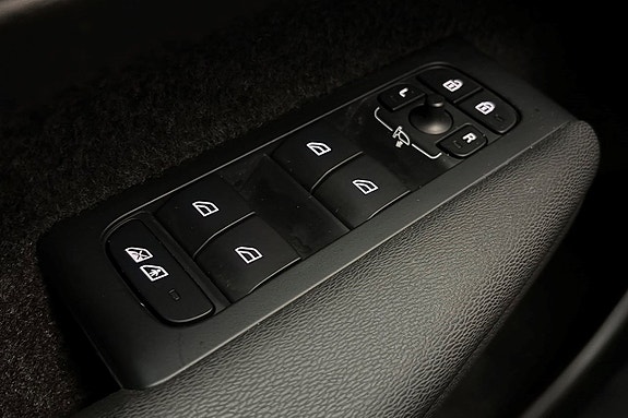 Volvo XC40 15 of 30