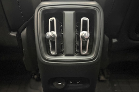Volvo XC40 17 of 30