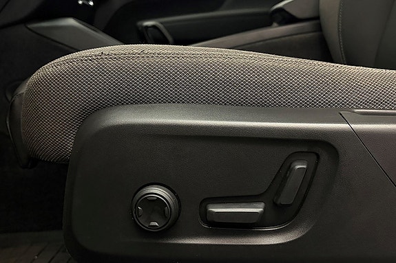 Volvo XC40 14 of 30