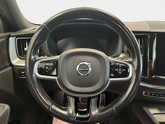Volvo XC60 12 of 16