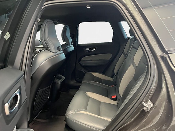 Volvo XC60 13 of 16