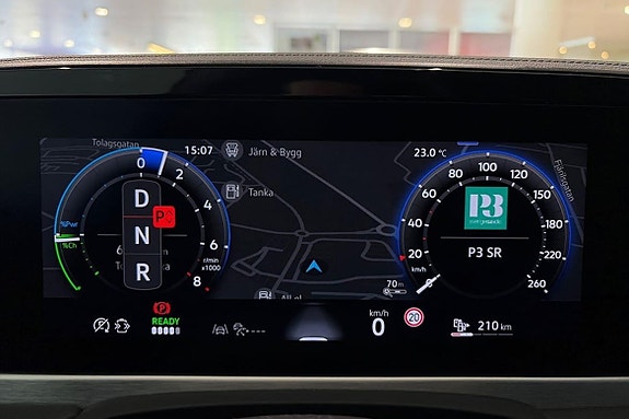 Volkswagen Passat 13 of 25