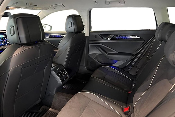 Volkswagen Passat 19 of 25