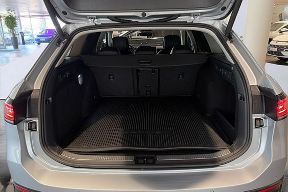 Volkswagen Passat 23 of 25
