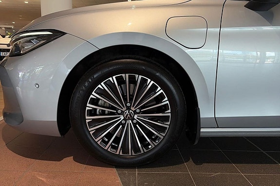 Volkswagen Passat 25 of 25