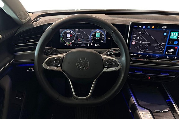 Volkswagen Passat 12 of 25