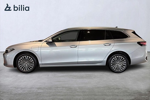 Volkswagen Passat 5 of 25