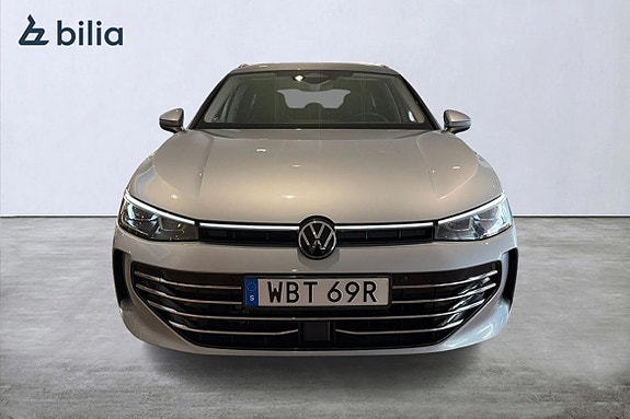 Volkswagen Passat 2 of 25