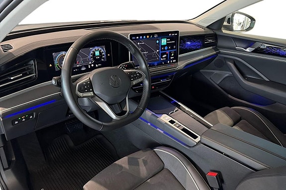 Volkswagen Passat 9 of 25