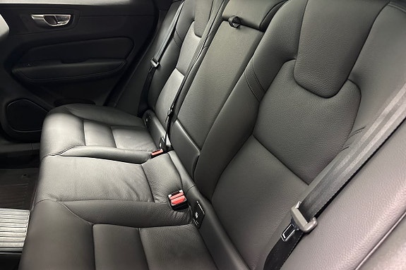 Volvo XC60 12 of 27