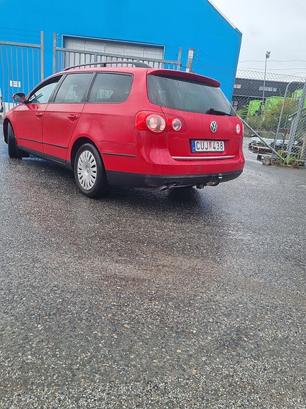 Volkswagen Passat 2 of 6