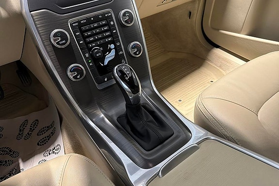 Volvo XC70 12 of 14