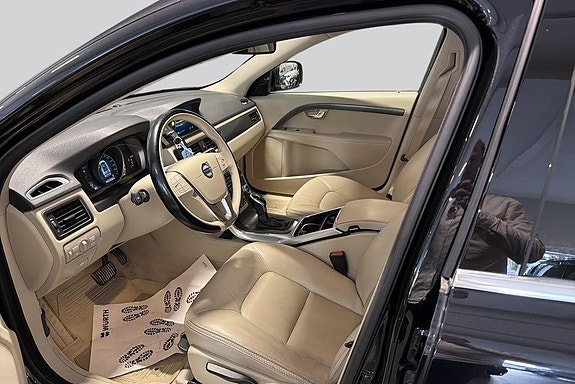 Volvo XC70 8 of 14