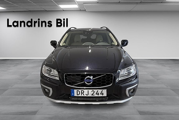 Volvo XC70 2 of 14