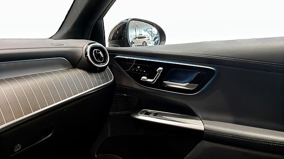 Mercedes-Benz GLC300 e 15 of 22