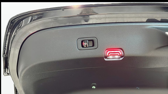 Mercedes-Benz GLC300 e 12 of 22