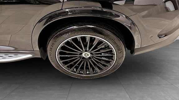 Mercedes-Benz GLC300 e 9 of 22