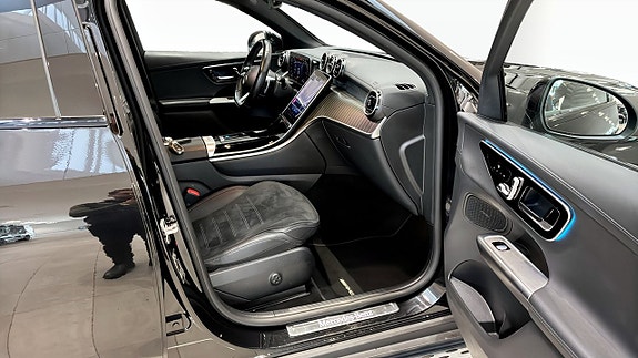 Mercedes-Benz GLC300 e 3 of 22