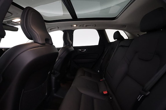Volvo XC60 10 of 17